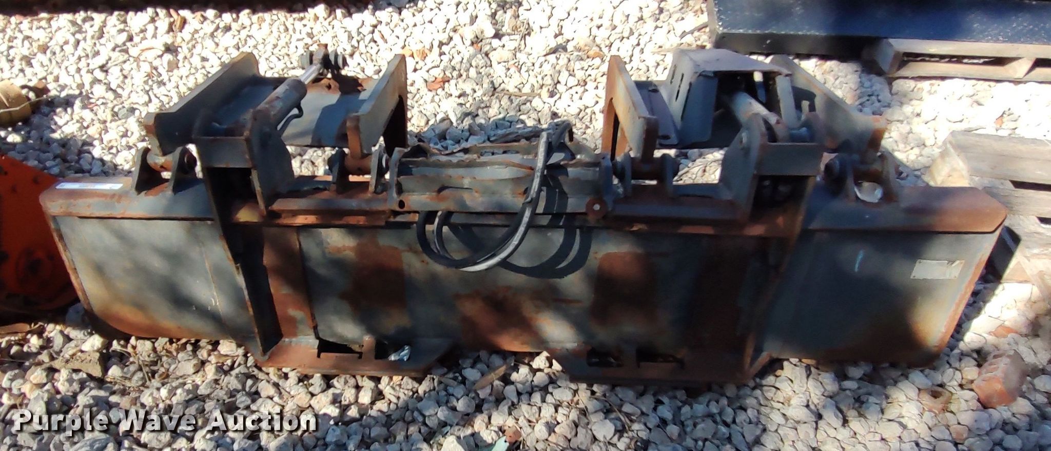 Skid steer grapple bucket in Oklahoma City, OK Item LL9004 sold