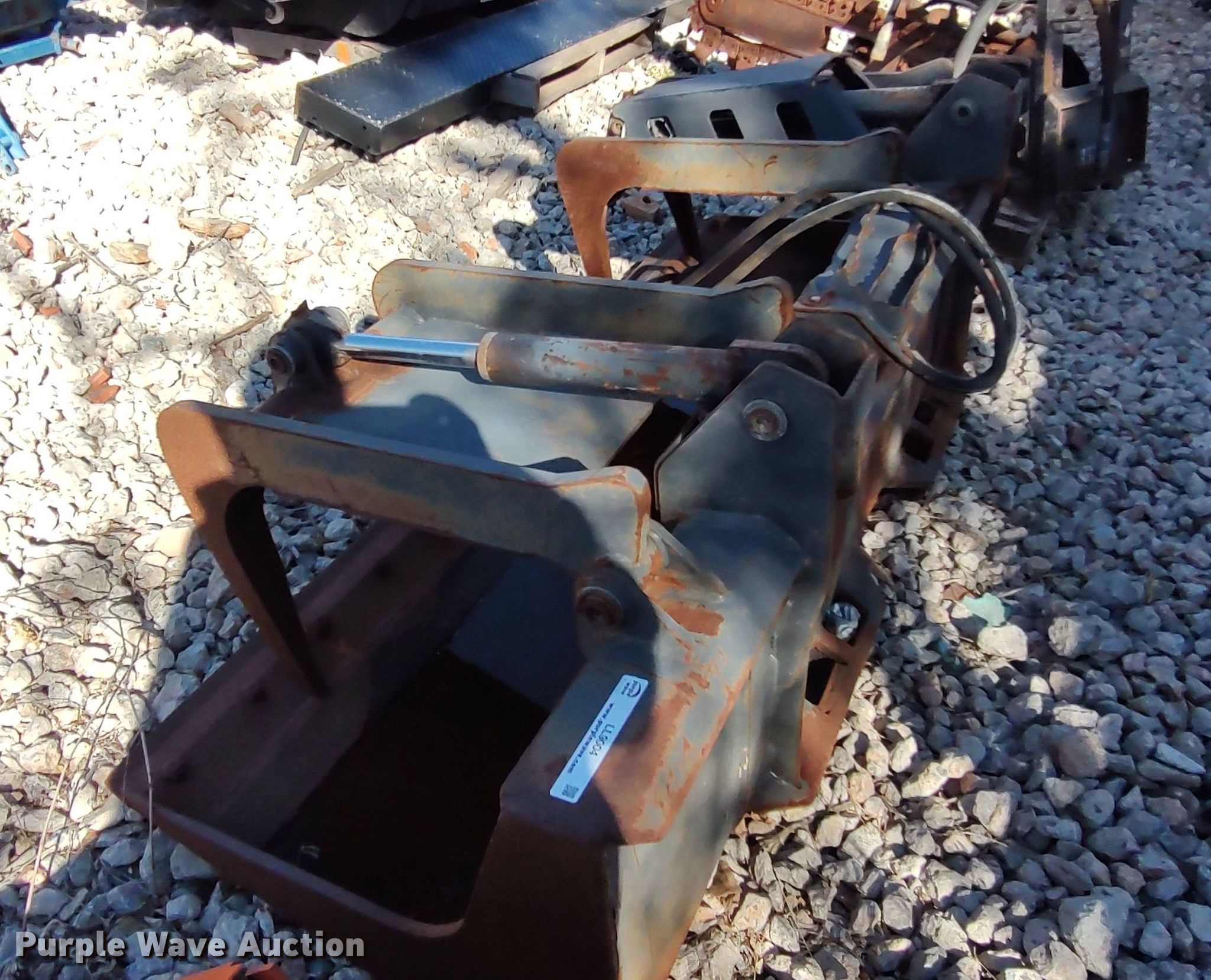 Skid steer grapple bucket in Oklahoma City, OK Item LL9004 sold