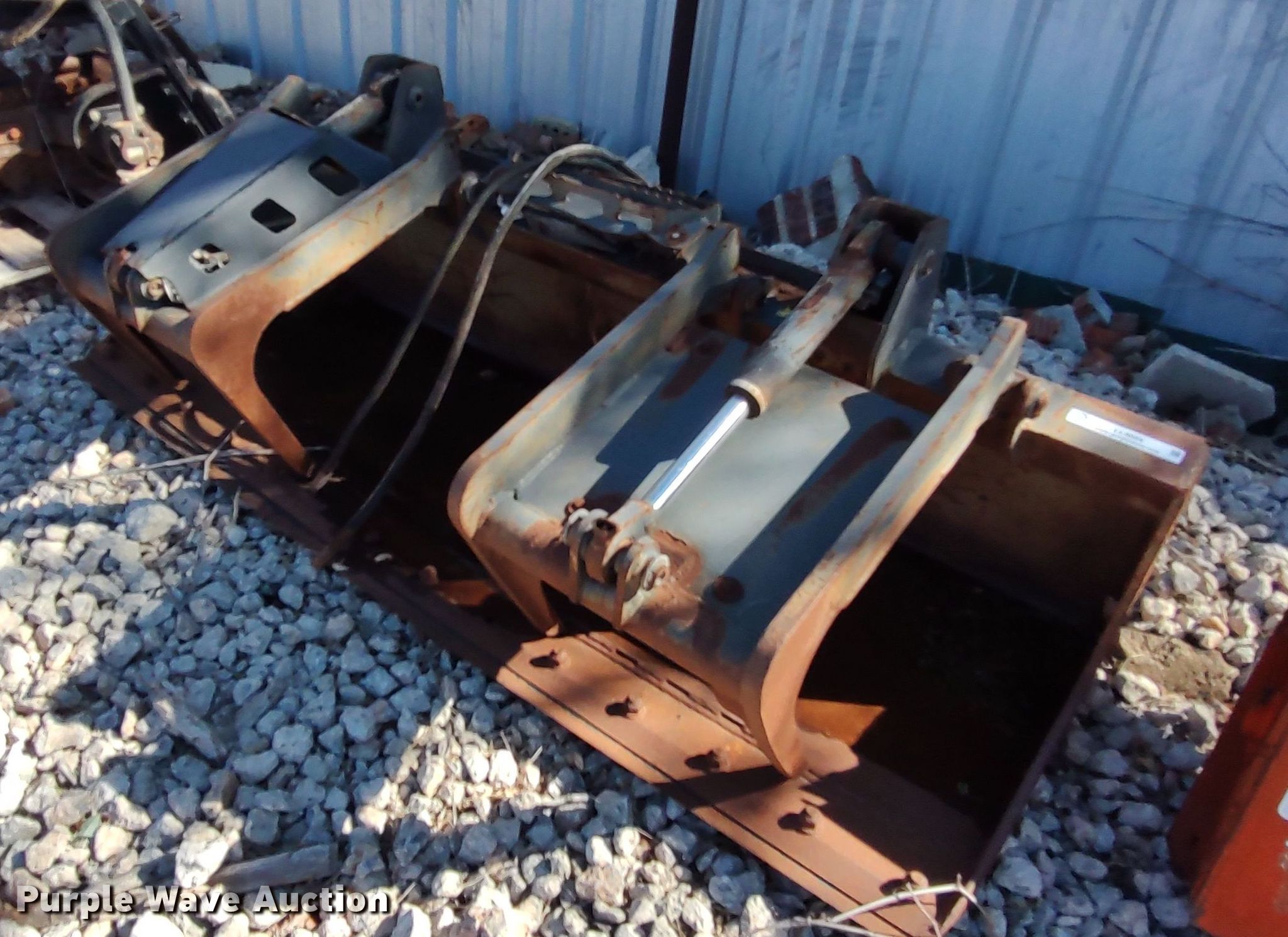 Skid steer grapple bucket in Oklahoma City, OK Item LL9004 sold