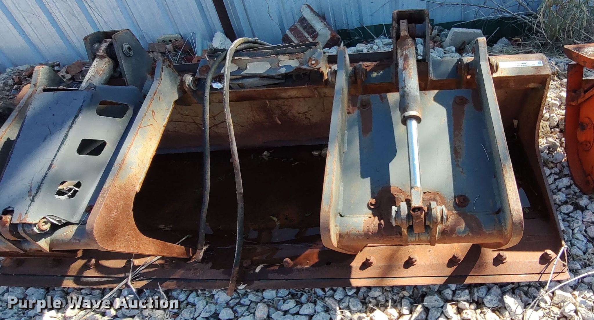 Skid steer grapple bucket in Oklahoma City, OK Item LL9004 sold Purple Wave