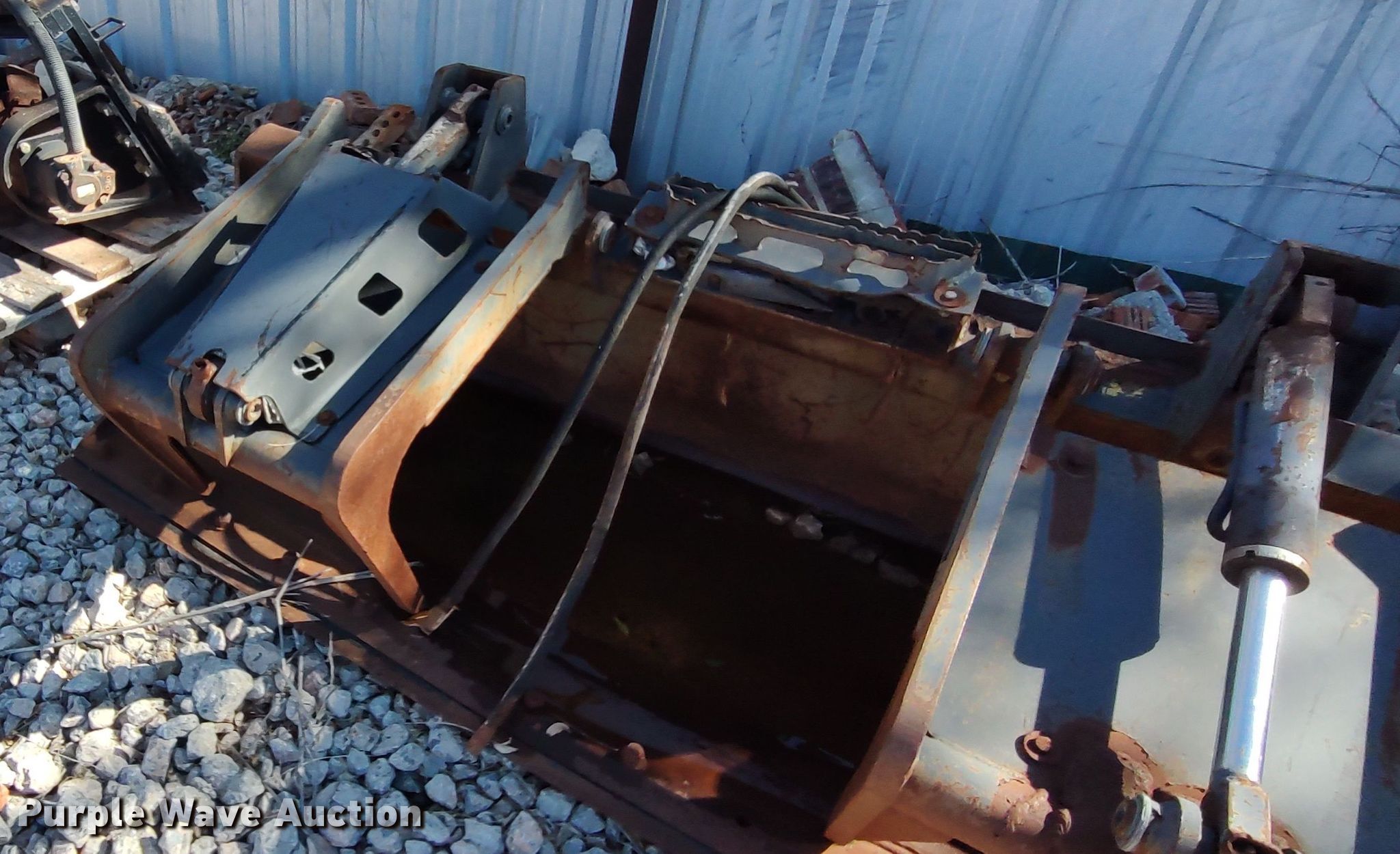 Skid steer grapple bucket in Oklahoma City, OK Item LL9004 sold