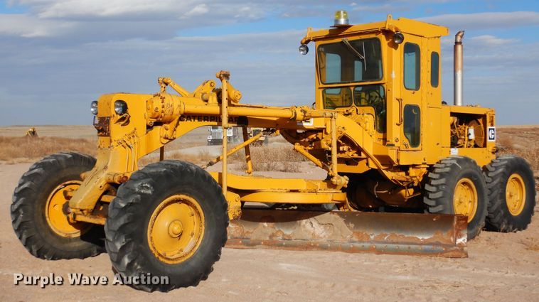 image for item DF8191 1973 Caterpillar 12F  rigid frame motor grader