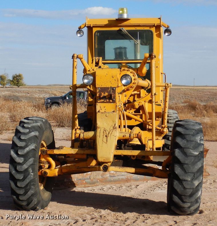 image for item DF8191 1973 Caterpillar 12F  rigid frame motor grader