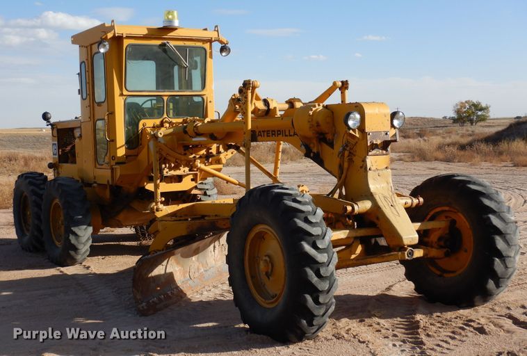 image for item DF8191 1973 Caterpillar 12F  rigid frame motor grader
