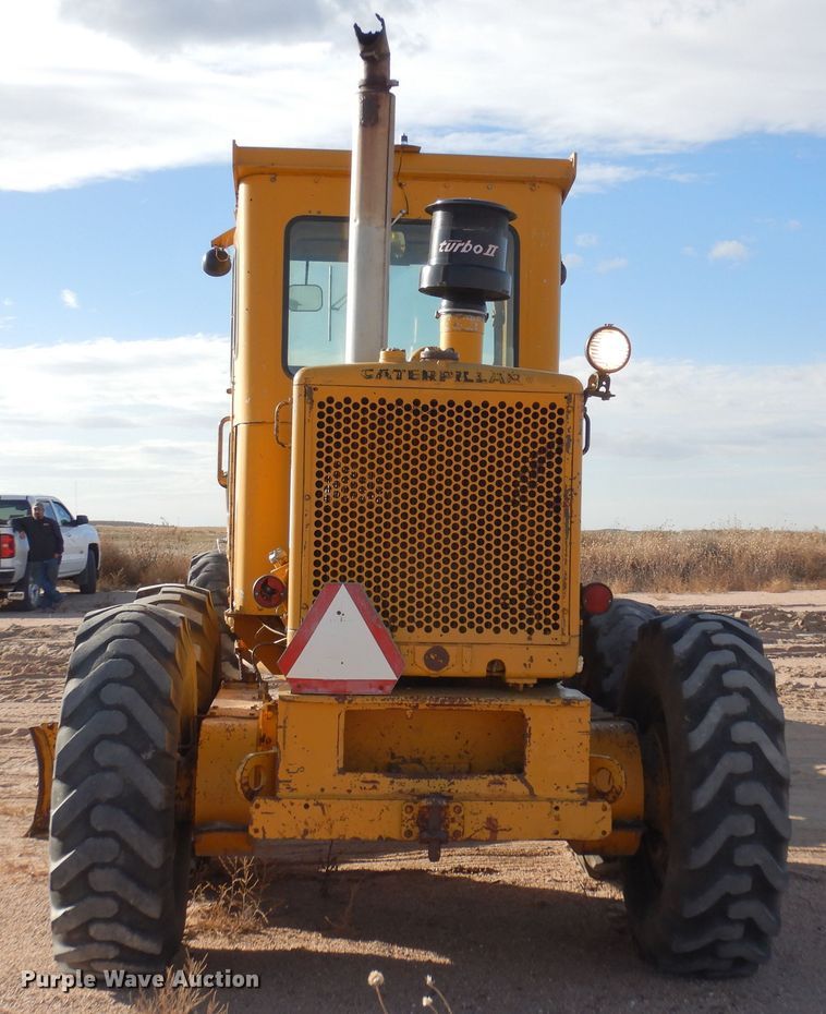 image for item DF8191 1973 Caterpillar 12F  rigid frame motor grader