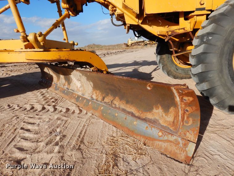 image for item DF8191 1973 Caterpillar 12F  rigid frame motor grader