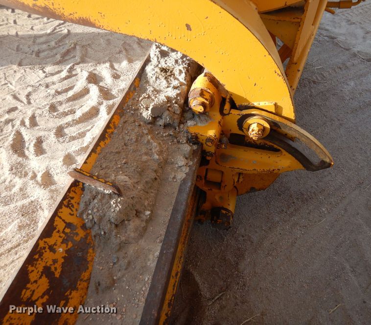 image for item DF8191 1973 Caterpillar 12F  rigid frame motor grader