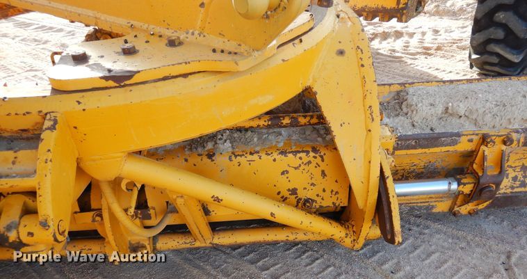 image for item DF8191 1973 Caterpillar 12F  rigid frame motor grader