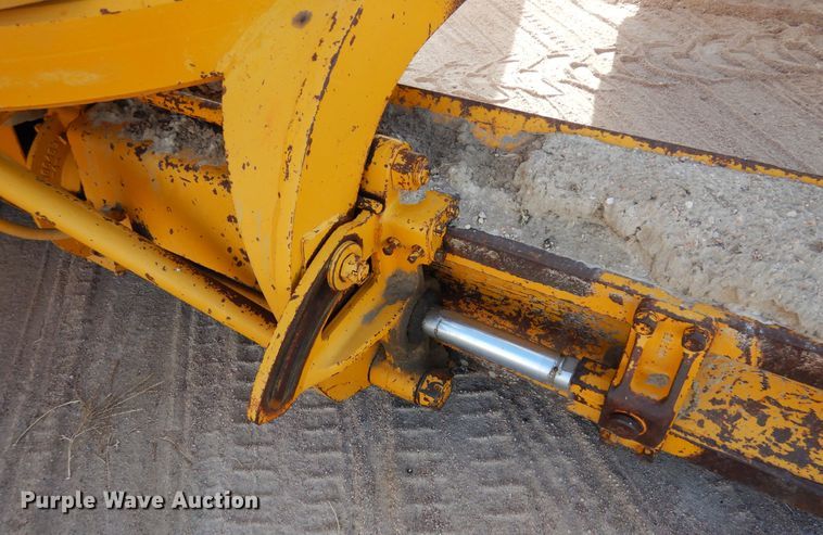 image for item DF8191 1973 Caterpillar 12F  rigid frame motor grader