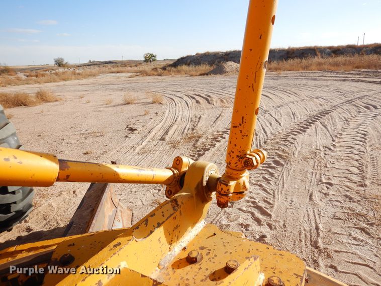 image for item DF8191 1973 Caterpillar 12F  rigid frame motor grader