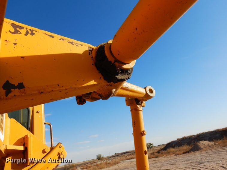 image for item DF8191 1973 Caterpillar 12F  rigid frame motor grader