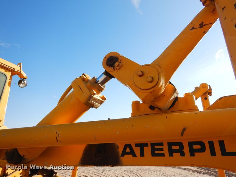 image for item DF8191 1973 Caterpillar 12F  rigid frame motor grader