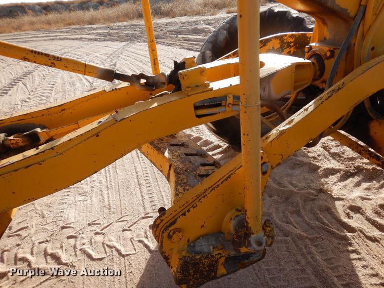 image for item DF8191 1973 Caterpillar 12F  rigid frame motor grader