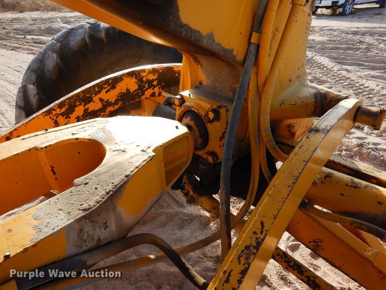 image for item DF8191 1973 Caterpillar 12F  rigid frame motor grader