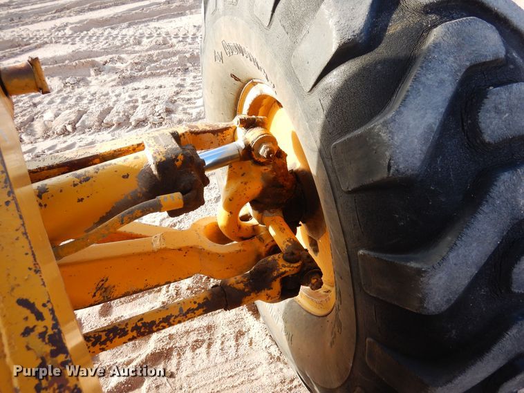 image for item DF8191 1973 Caterpillar 12F  rigid frame motor grader