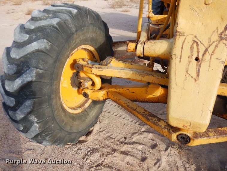 image for item DF8191 1973 Caterpillar 12F  rigid frame motor grader