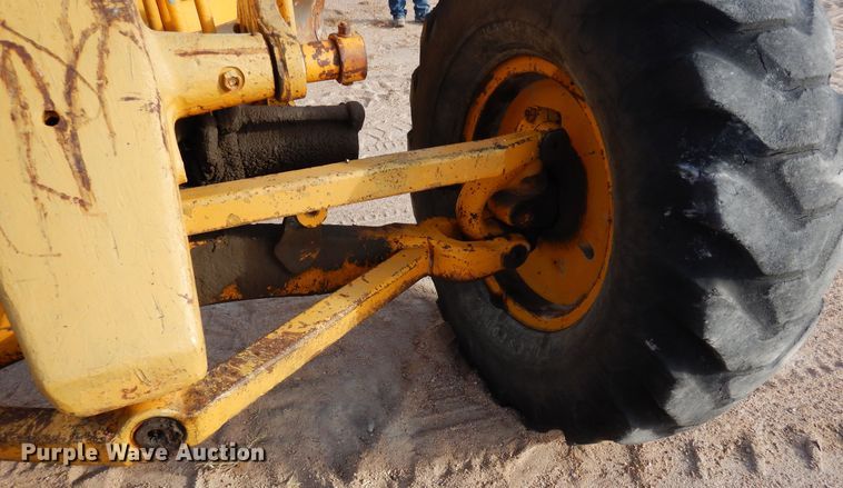 image for item DF8191 1973 Caterpillar 12F  rigid frame motor grader