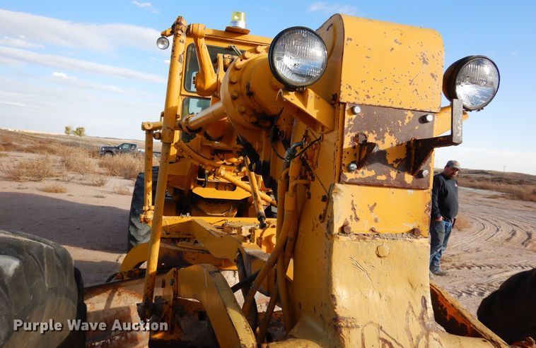 image for item DF8191 1973 Caterpillar 12F  rigid frame motor grader