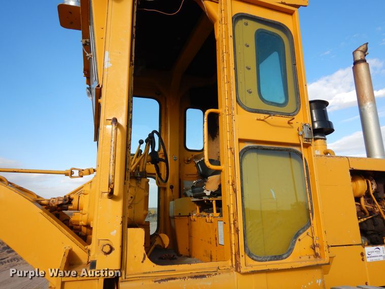 image for item DF8191 1973 Caterpillar 12F  rigid frame motor grader