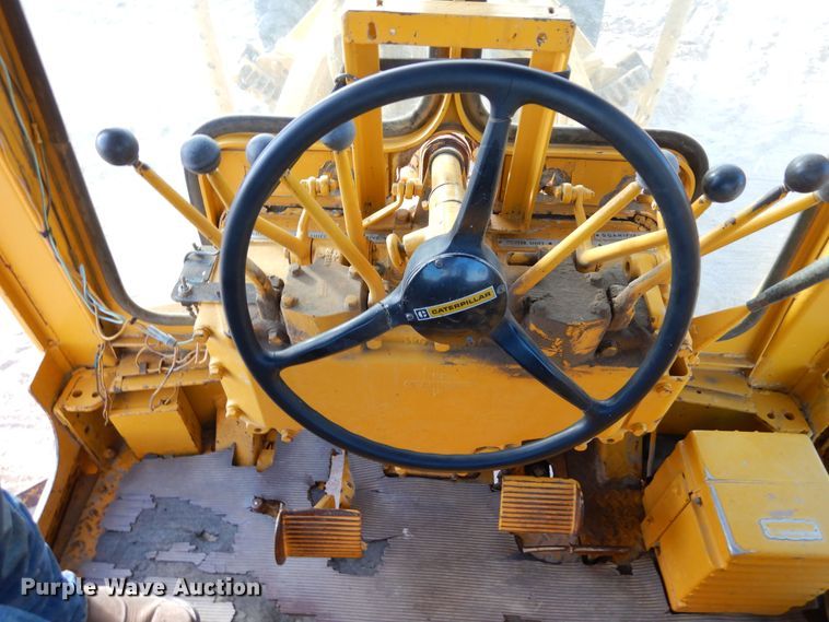 image for item DF8191 1973 Caterpillar 12F  rigid frame motor grader