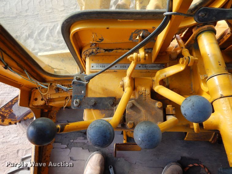image for item DF8191 1973 Caterpillar 12F  rigid frame motor grader