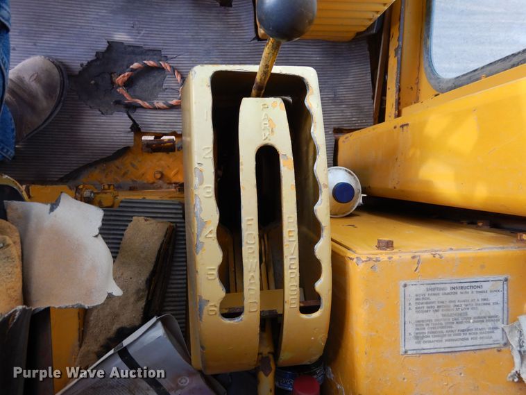 image for item DF8191 1973 Caterpillar 12F  rigid frame motor grader