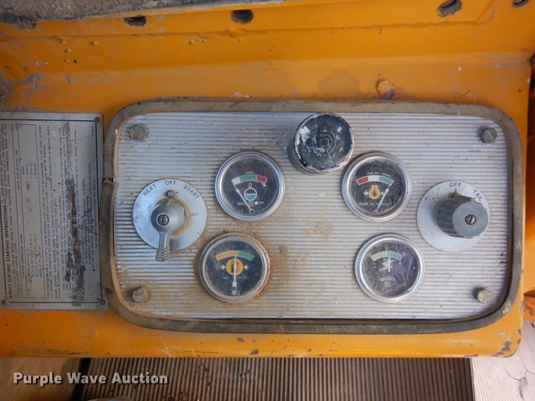 image for item DF8191 1973 Caterpillar 12F  rigid frame motor grader