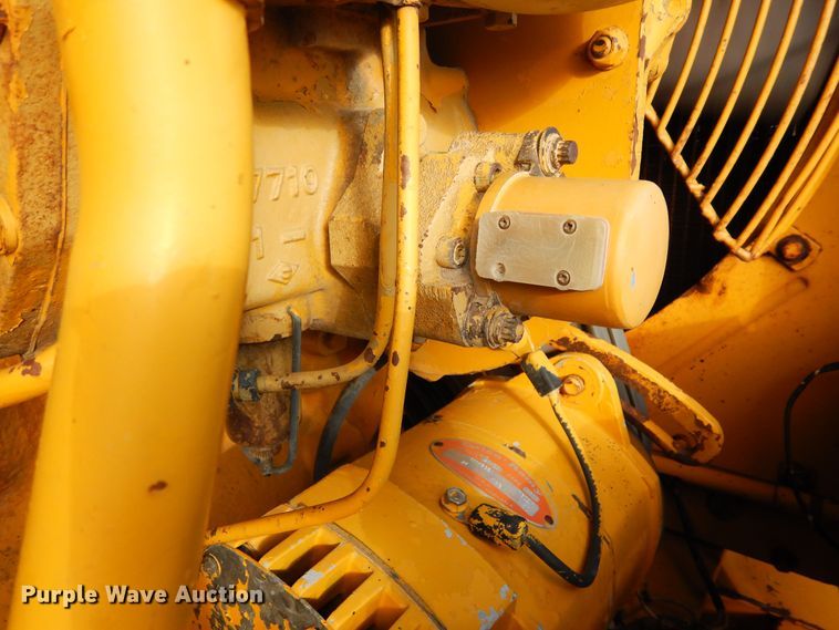 image for item DF8191 1973 Caterpillar 12F  rigid frame motor grader