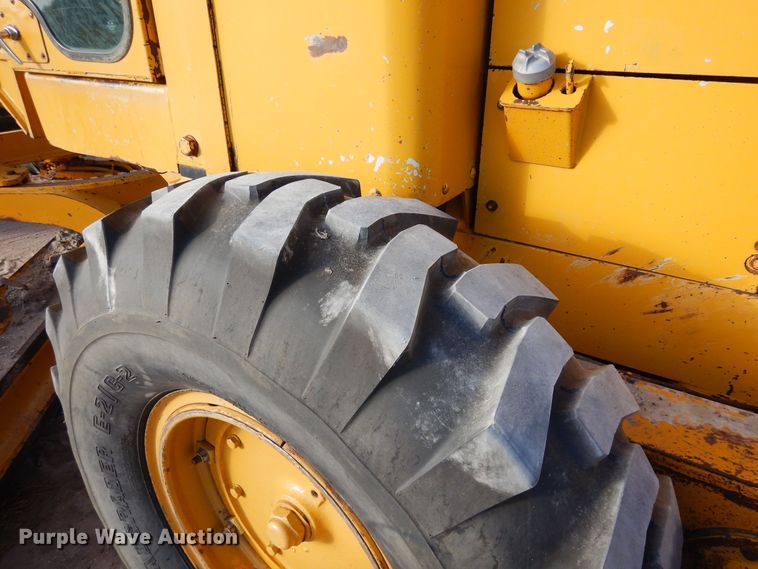 image for item DF8191 1973 Caterpillar 12F  rigid frame motor grader