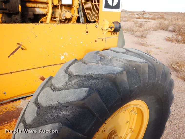 image for item DF8191 1973 Caterpillar 12F  rigid frame motor grader