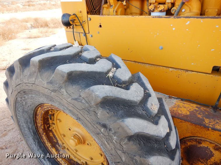 image for item DF8191 1973 Caterpillar 12F  rigid frame motor grader