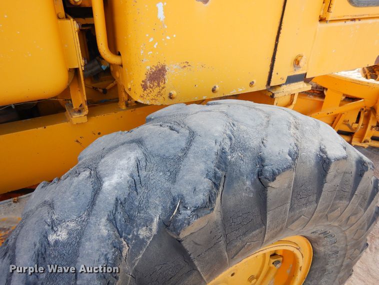 image for item DF8191 1973 Caterpillar 12F  rigid frame motor grader