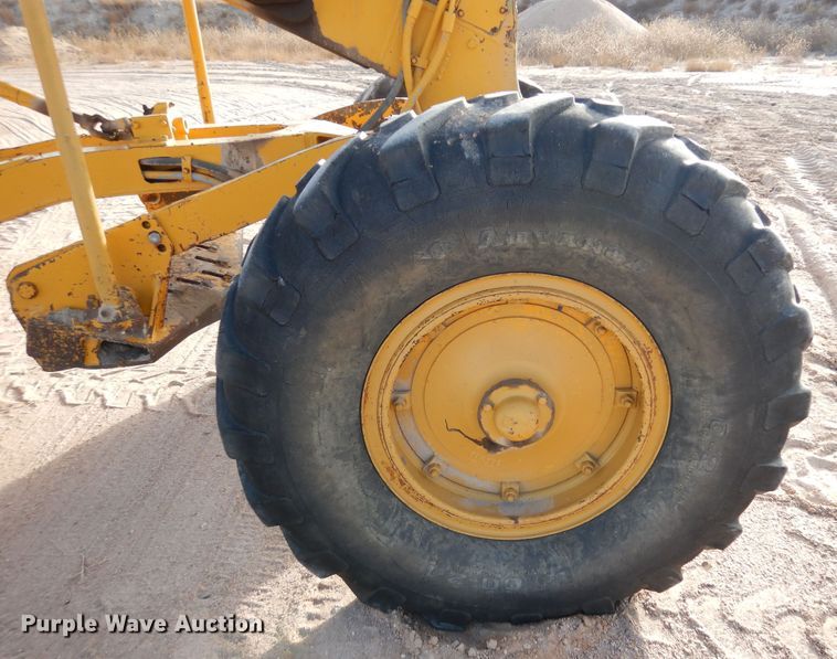 image for item DF8191 1973 Caterpillar 12F  rigid frame motor grader