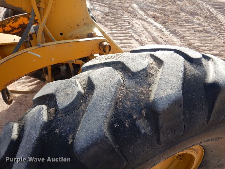 image for item DF8191 1973 Caterpillar 12F  rigid frame motor grader