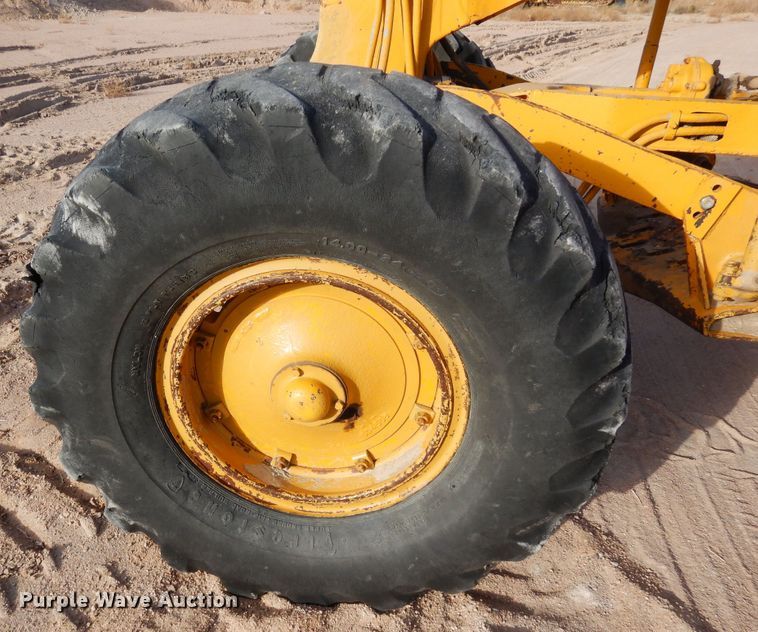 image for item DF8191 1973 Caterpillar 12F  rigid frame motor grader