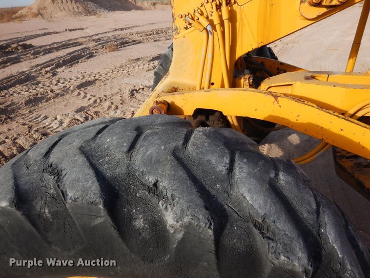 image for item DF8191 1973 Caterpillar 12F  rigid frame motor grader