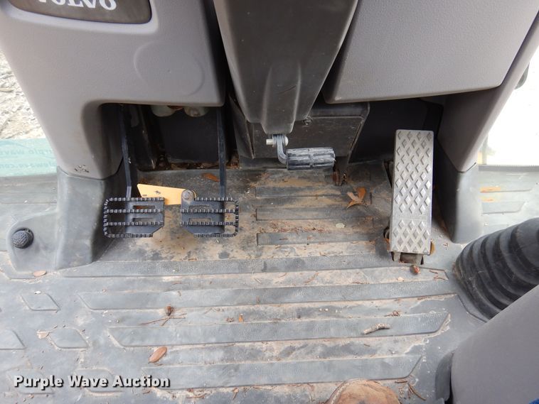 image for item DJ0825 2013 Volvo BL60B  backhoe