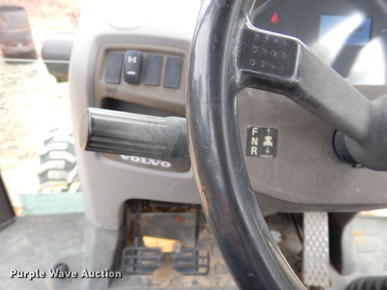 image for item DJ0825 2013 Volvo BL60B  backhoe