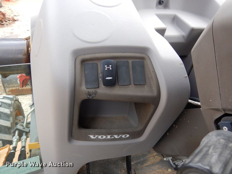 image for item DJ0825 2013 Volvo BL60B  backhoe