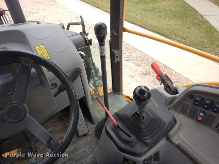 image for item DJ0825 2013 Volvo BL60B  backhoe