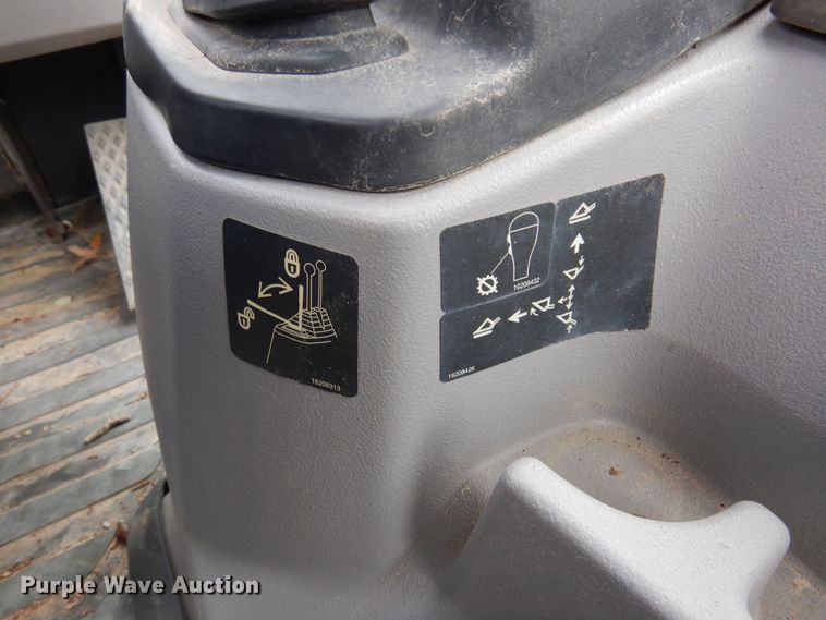 image for item DJ0825 2013 Volvo BL60B  backhoe
