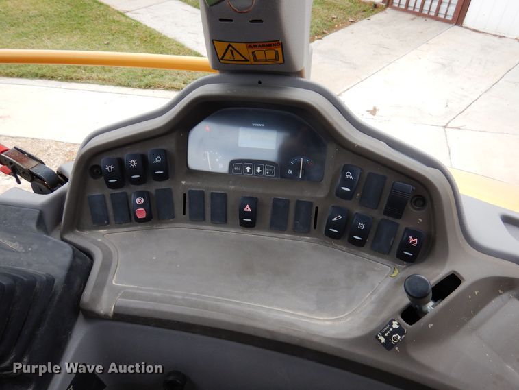 image for item DJ0825 2013 Volvo BL60B  backhoe