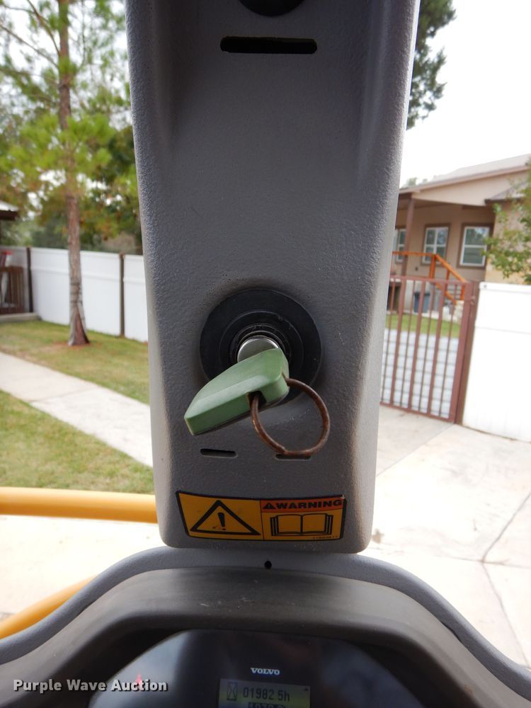 image for item DJ0825 2013 Volvo BL60B  backhoe