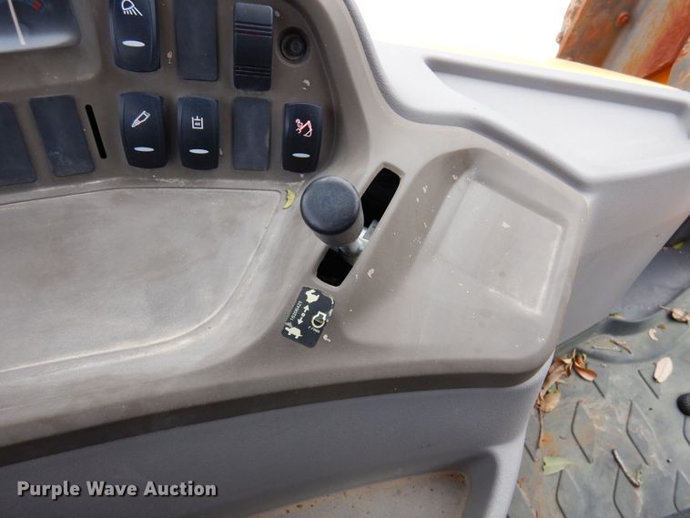 image for item DJ0825 2013 Volvo BL60B  backhoe