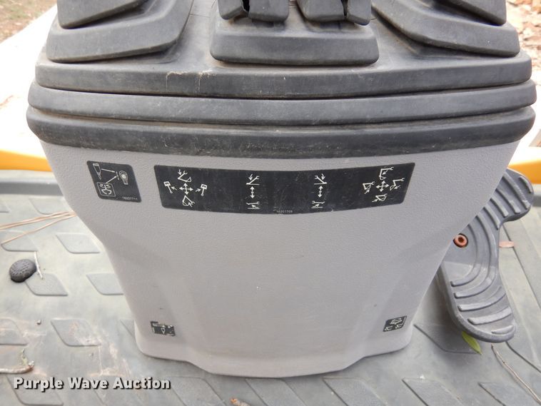 image for item DJ0825 2013 Volvo BL60B  backhoe