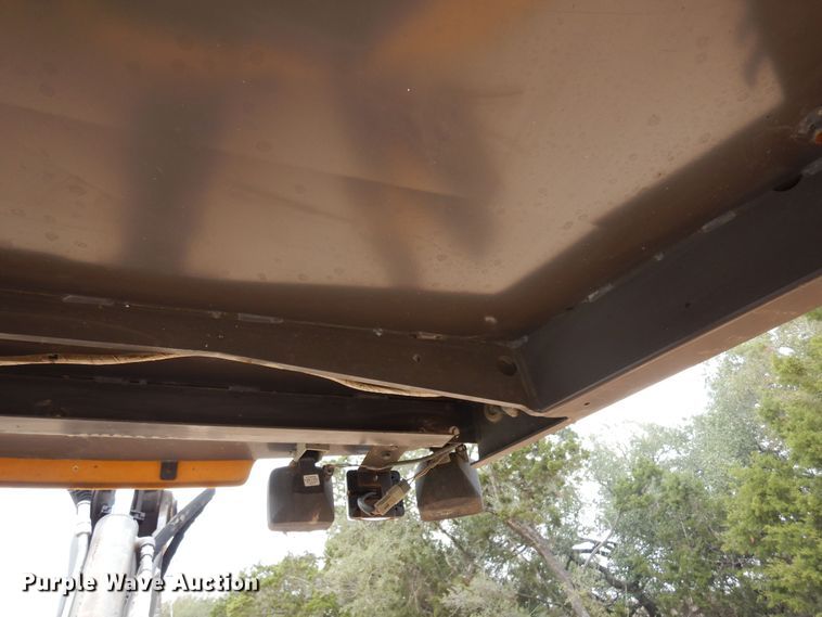 image for item DJ0825 2013 Volvo BL60B  backhoe