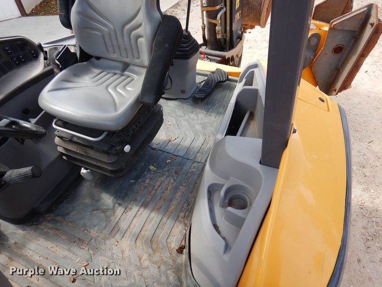 image for item DJ0825 2013 Volvo BL60B  backhoe