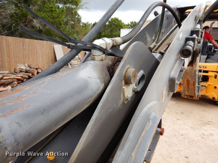 image for item DJ0825 2013 Volvo BL60B  backhoe