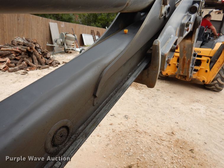 image for item DJ0825 2013 Volvo BL60B  backhoe