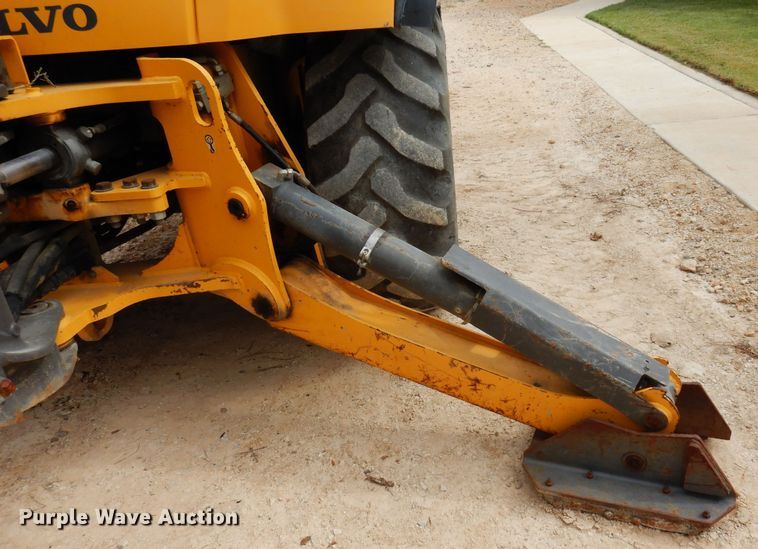 image for item DJ0825 2013 Volvo BL60B  backhoe